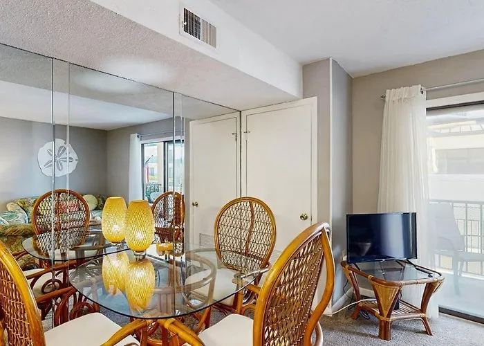 Coastal With Large Balcony Ocean Views & Pool - Short Walk To The Holiday home *