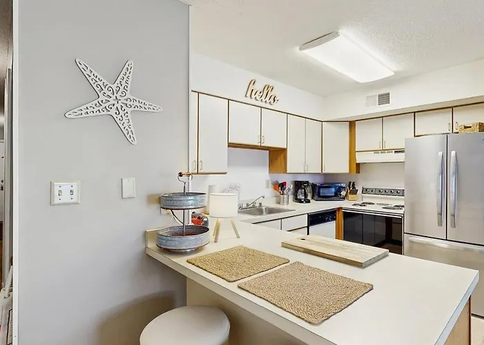 Coastal With Large Balcony Ocean Views & Pool - Short Walk To The