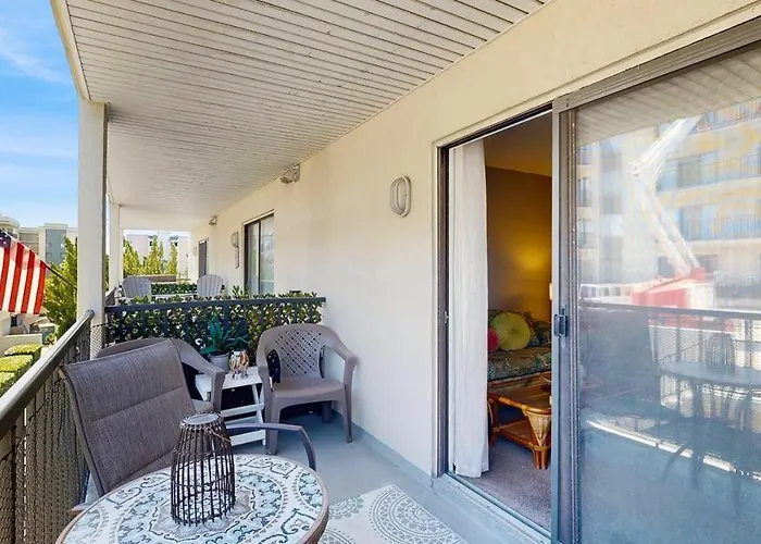 Coastal With Large Balcony Ocean Views & Pool - Short Walk To The Ocean City