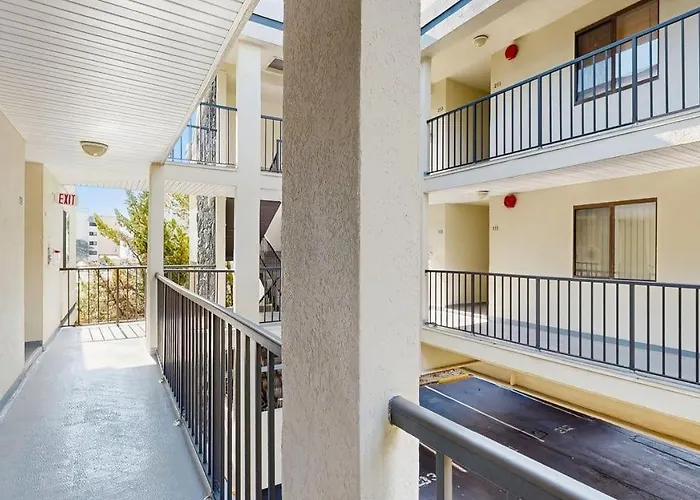 Holiday home Coastal With Large Balcony Ocean Views & Pool - Short Walk To The Ocean City