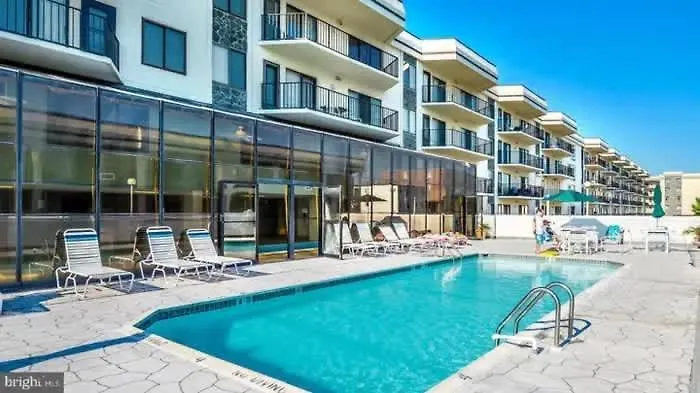 Holiday home Coastal With Large Balcony Ocean Views & Pool - Short Walk To The *